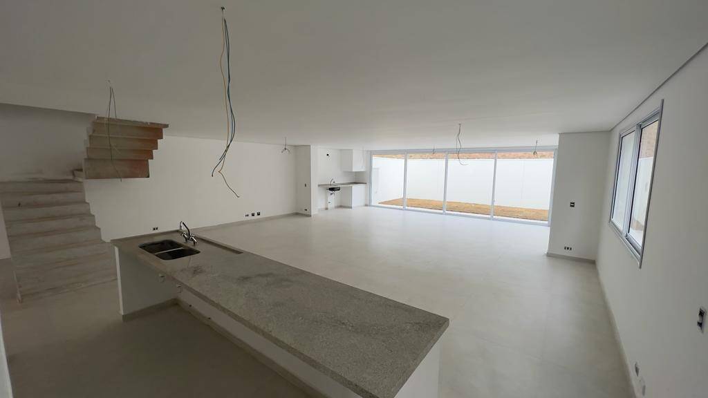 Casa, 4 quartos, 260 m² - Foto 4