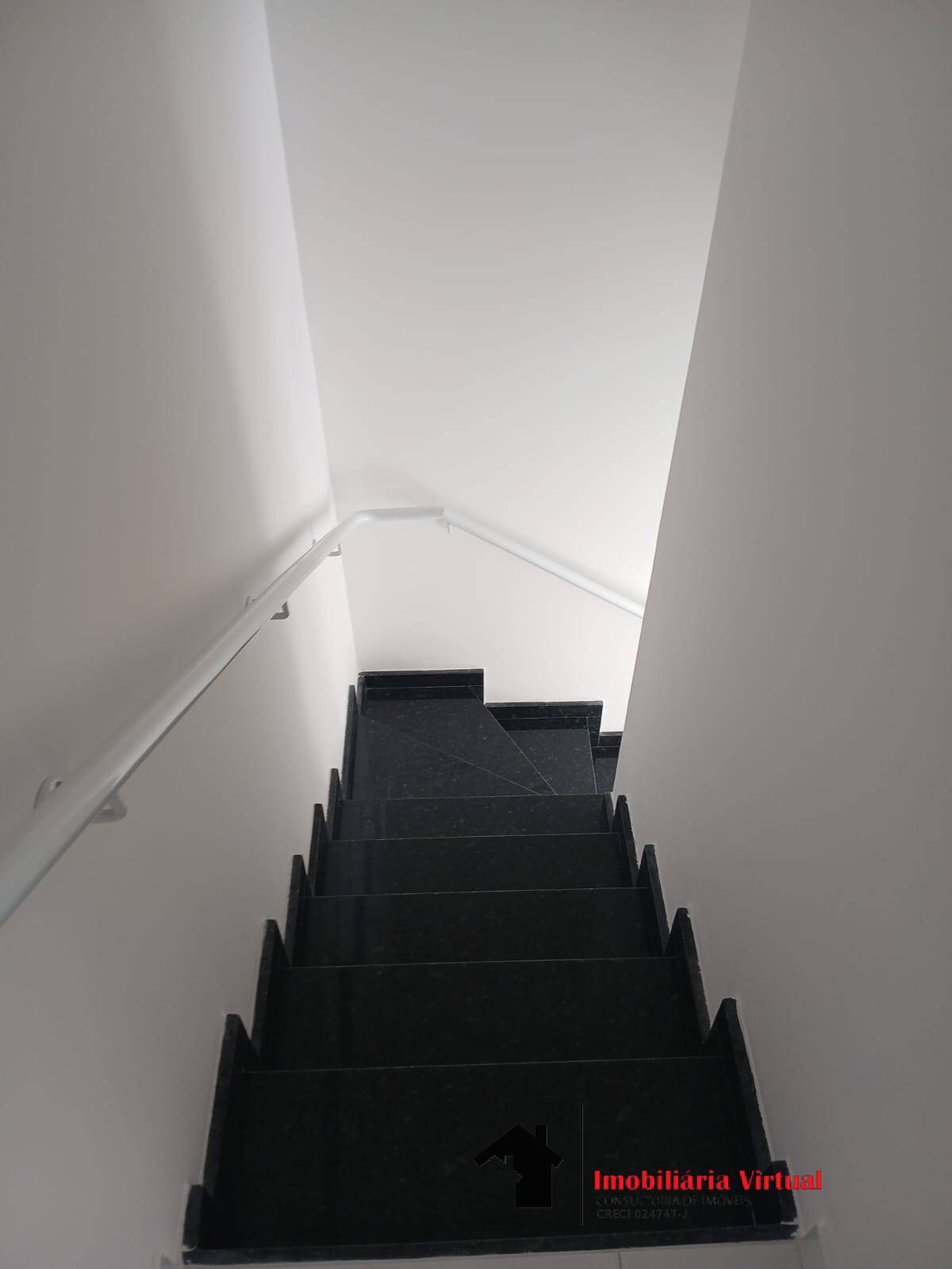 Casa à venda com 2 quartos, 54m² - Foto 2