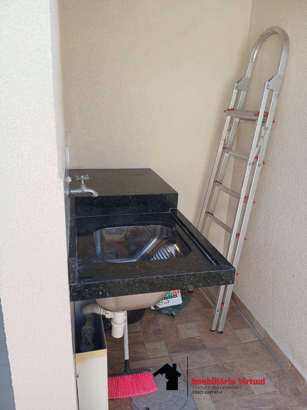 Casa à venda com 2 quartos, 54m² - Foto 14