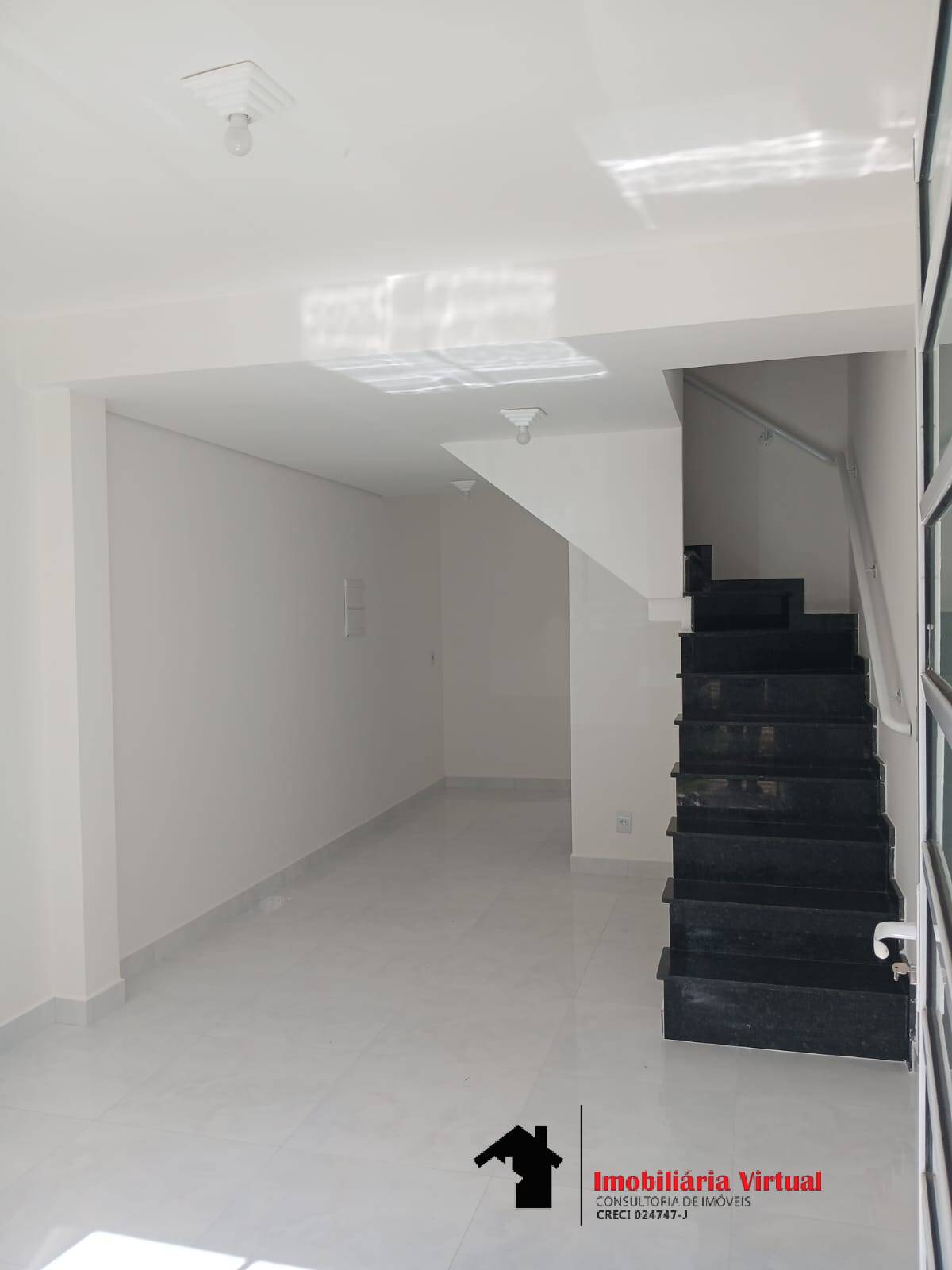 Casa à venda com 2 quartos, 54m² - Foto 17